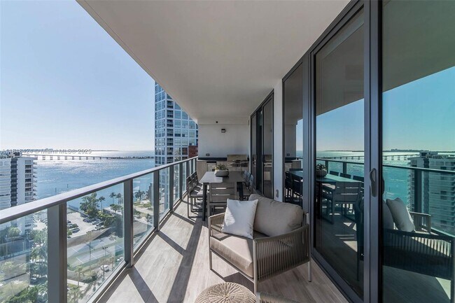 Building Photo - 1451 Brickell Ave