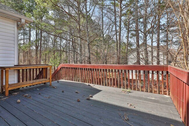 Building Photo - 4 Bed 2.5 bath in Fayette close to Everything!