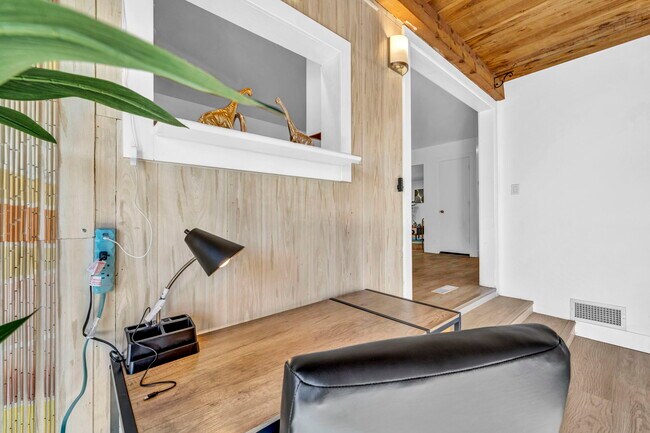 Building Photo - 405 Gregory Way