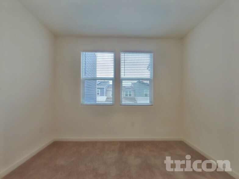 Building Photo - 2042 Delta Vw Ave