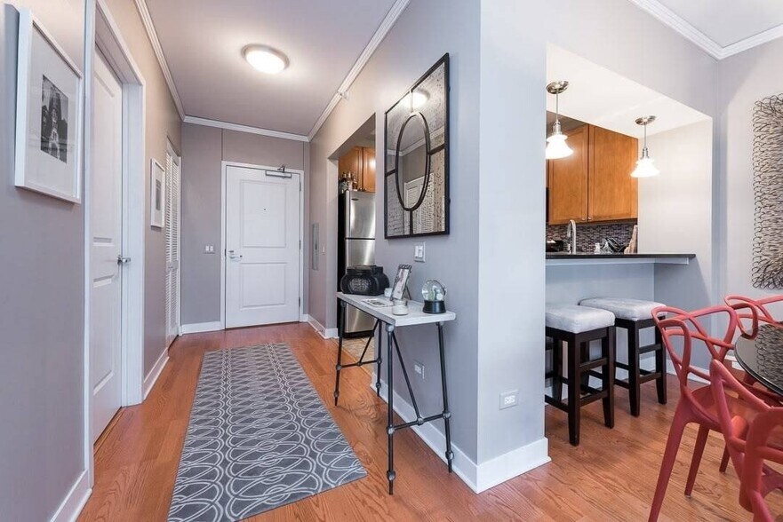 Entryway - 200 N Jefferson St