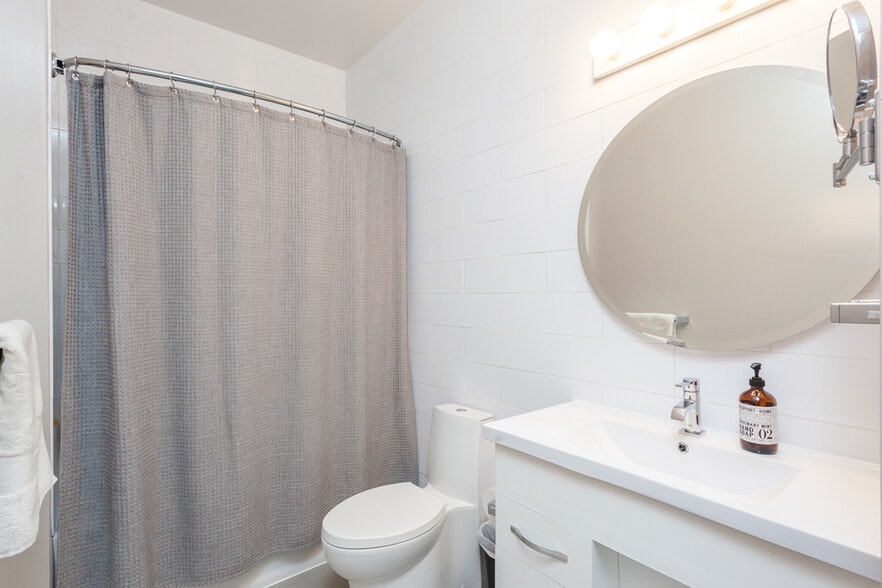 Building Photo - 501 N Wells St