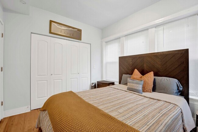 Building Photo - 3226 W Potomac Ave