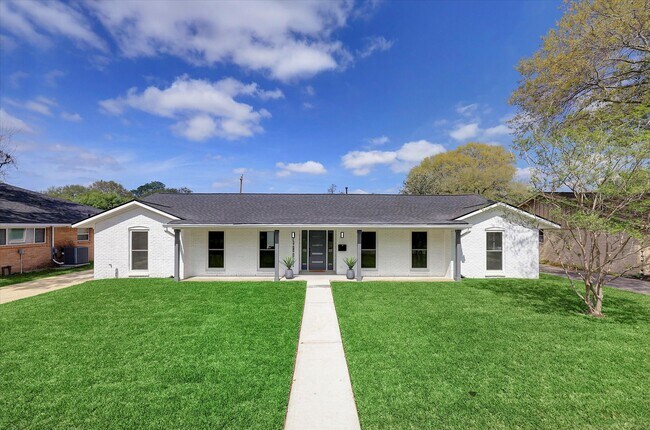 Building Photo - 5802 Valkeith Dr