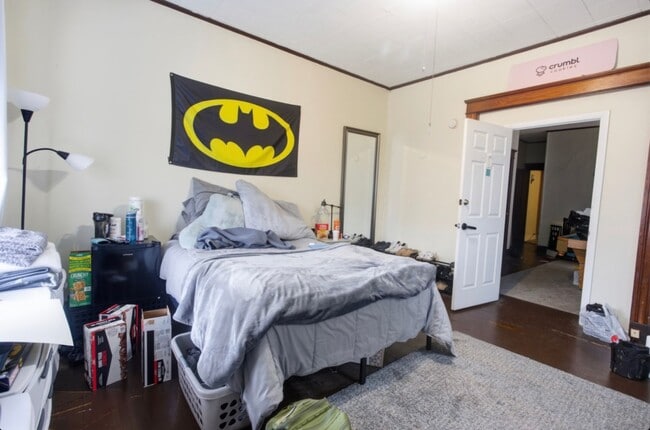 Building Photo - 2342 Stratford Ave