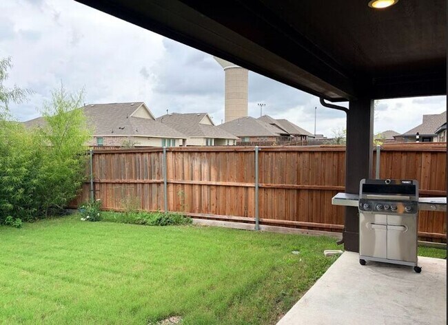 Building Photo - 3811 Thomas Plns Dr