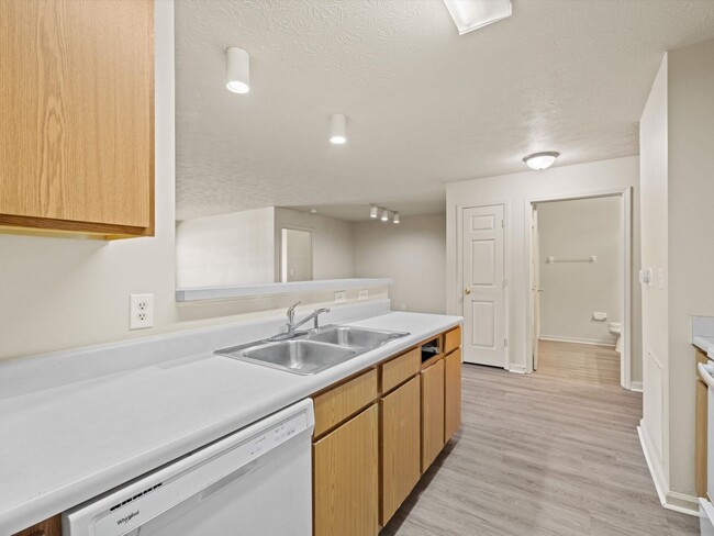 Building Photo - 3 Bedroom Limited Supply******Minutes from...