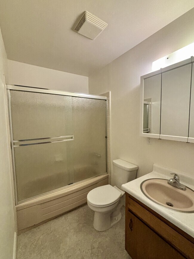 Building Photo - 297 Cornwall Ave