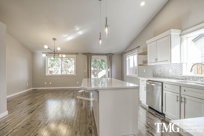 Building Photo - Stylish One-Level Living in East Vancouver!