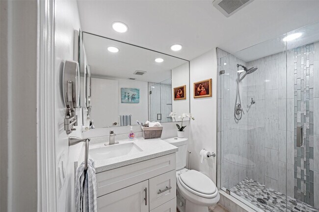 Building Photo - 361 S Hollybrook Dr