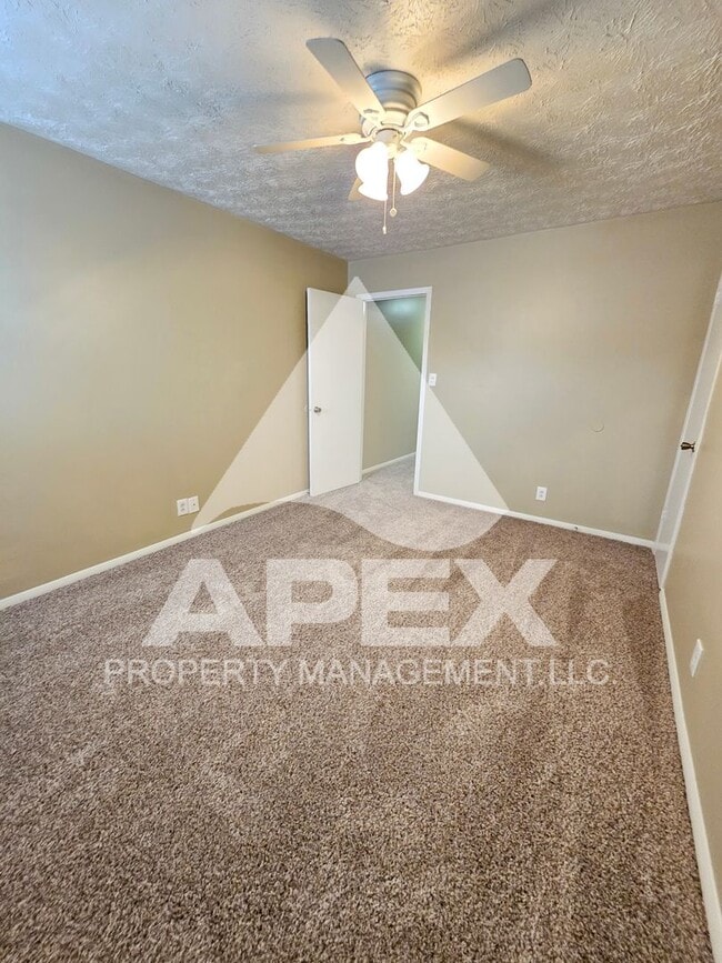 Building Photo - MOVE-IN SPECIAL, $1 RENT!! - Nice 2 Bd | 1.5 Ba Townhouse in West Knox off Cedarbluff!