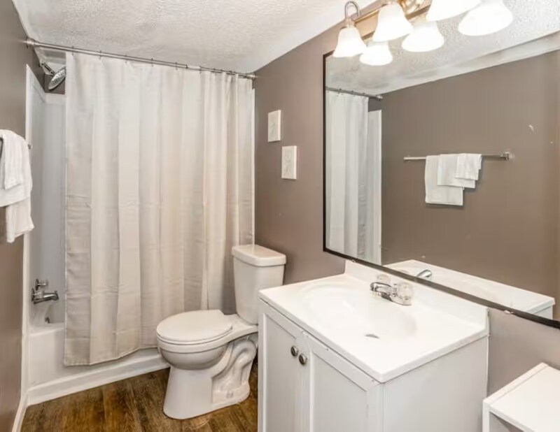 Building Photo - 232 Suburban St SW