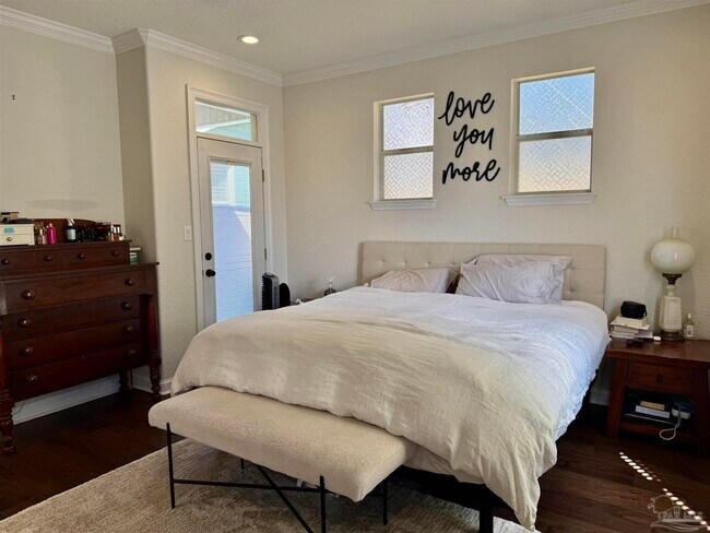 Building Photo - 1313 E Strong St