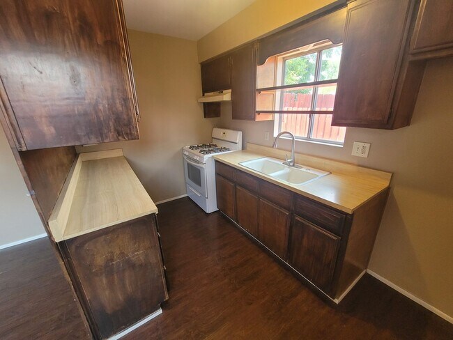 Building Photo - Single-Story 4-Bedroom Apartment in Yucaipa!