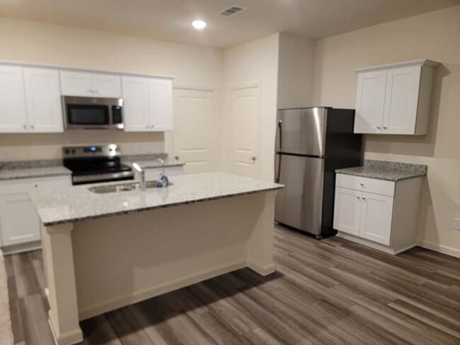 Building Photo - 6085 Majestic Crk Trl