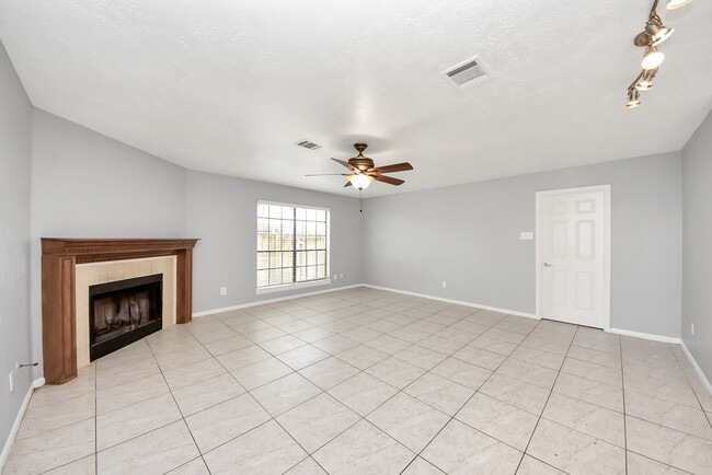 Building Photo - 16006 Autumn Falls Ln
