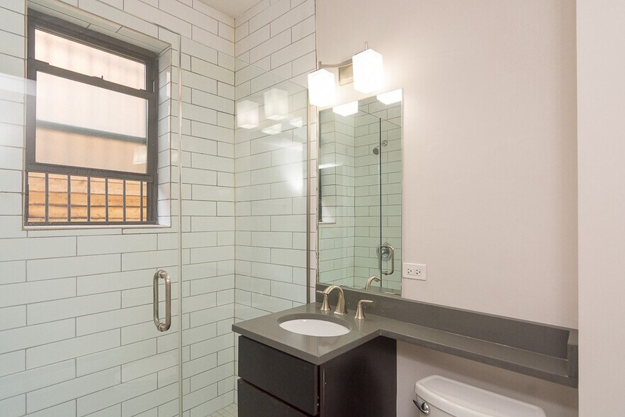 Building Photo - 2402 N Kedzie