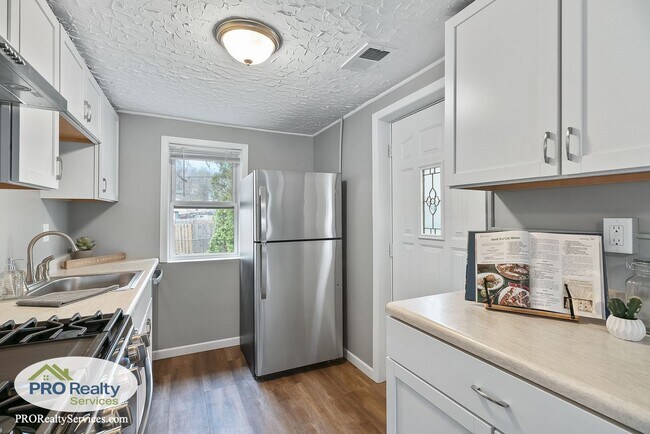 Building Photo - 3 Bedroom Home in Columbia Heights