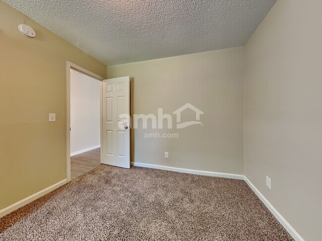 Building Photo - 131 Kingsbridge Dr