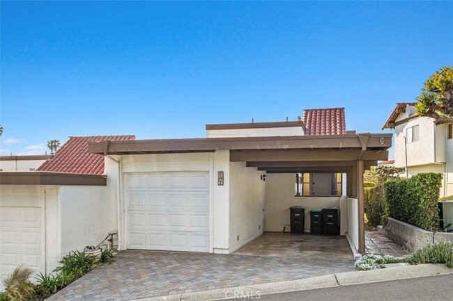 Building Photo - 707 Calle Los Olivos