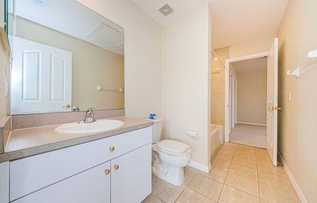 Building Photo - Beautiful 4 bedroom 3 bath townhome
