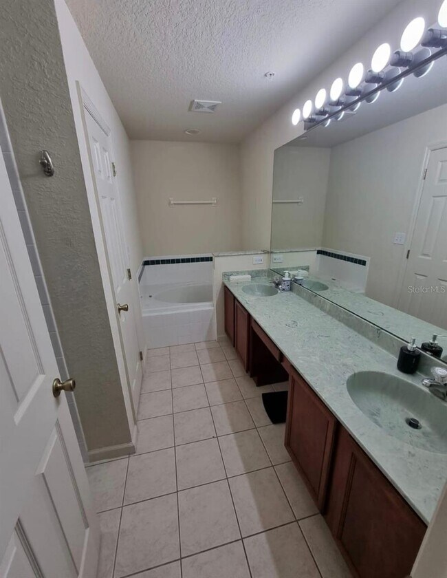 Building Photo - 3106 Ashland Ln N