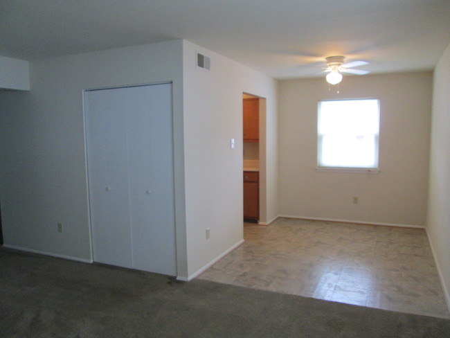 Building Photo - 3605 Kecoughtan Rd