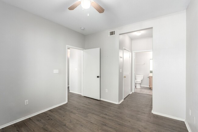 Building Photo - Luxury Living at The Falls - Ground floor ...