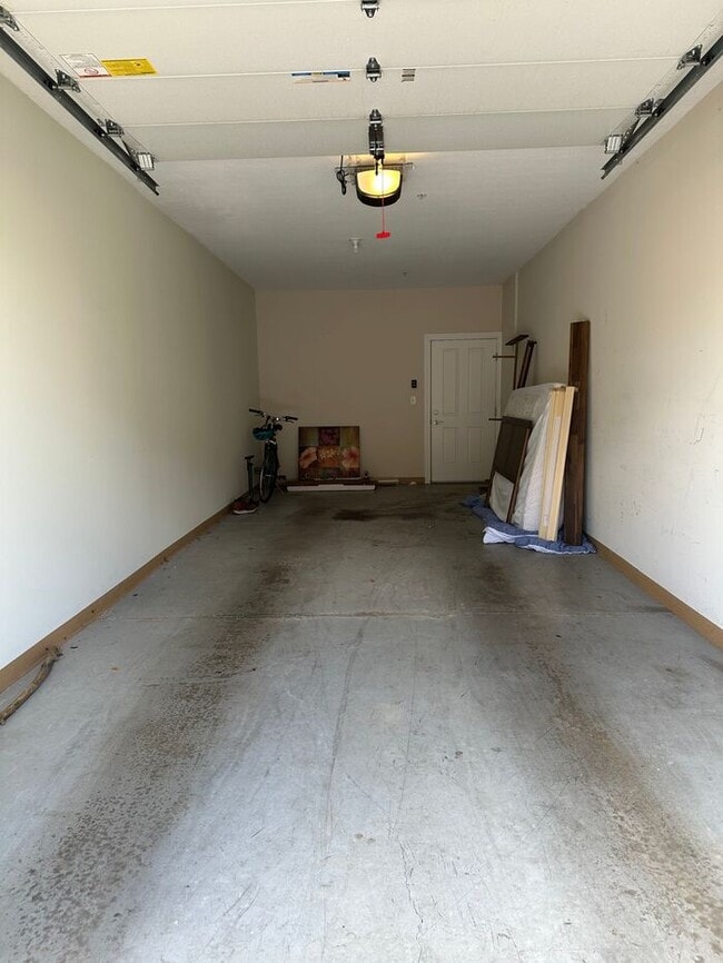 Building Photo - Charming 2 beds 2 baths in Columbus!