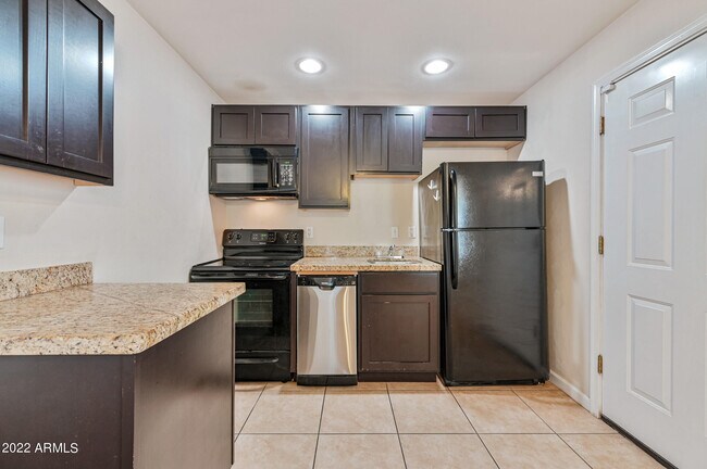 Building Photo - 3949 E Earll Dr