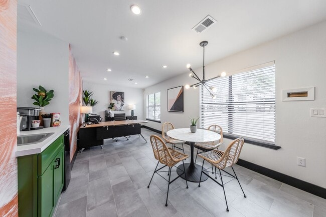 Interior Photo - El Monty