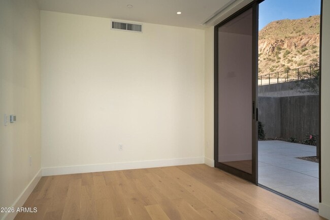 Building Photo - 4849 N Camelback Rdg Dr