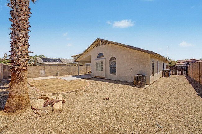 Building Photo - 12570 Desert Flower Rd