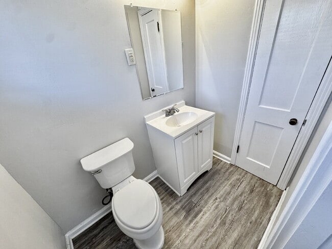 Building Photo - 954 E Holmes Rd