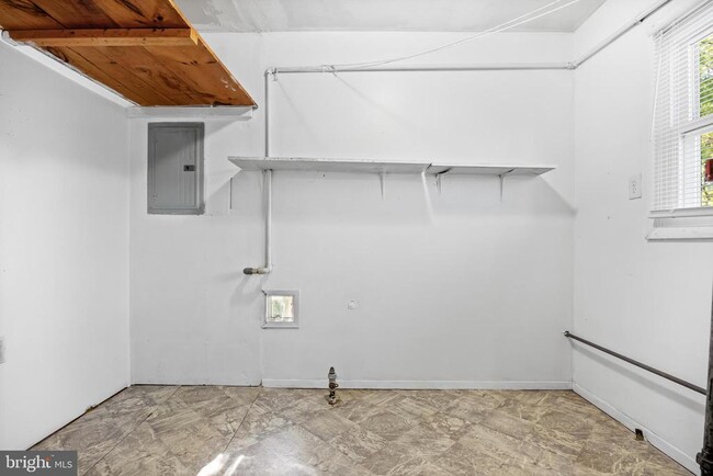 Building Photo - 15 Gallant Ln