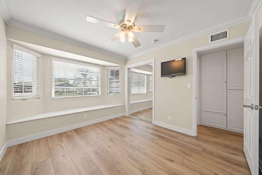 Third Room - 5441 Richmond Ave