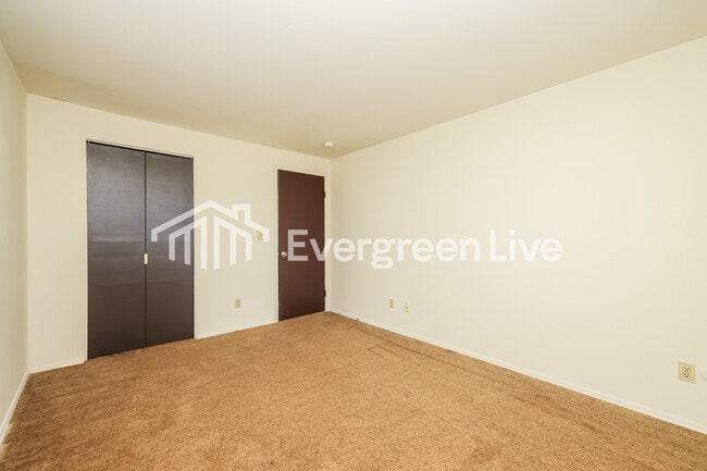 Building Photo - 7523 Mt Hood