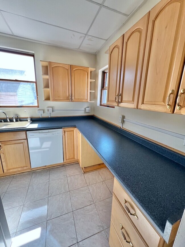 Building Photo - Unique Oakley Ranch!