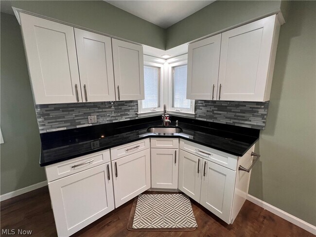 Building Photo - 3006 Torrington Ave