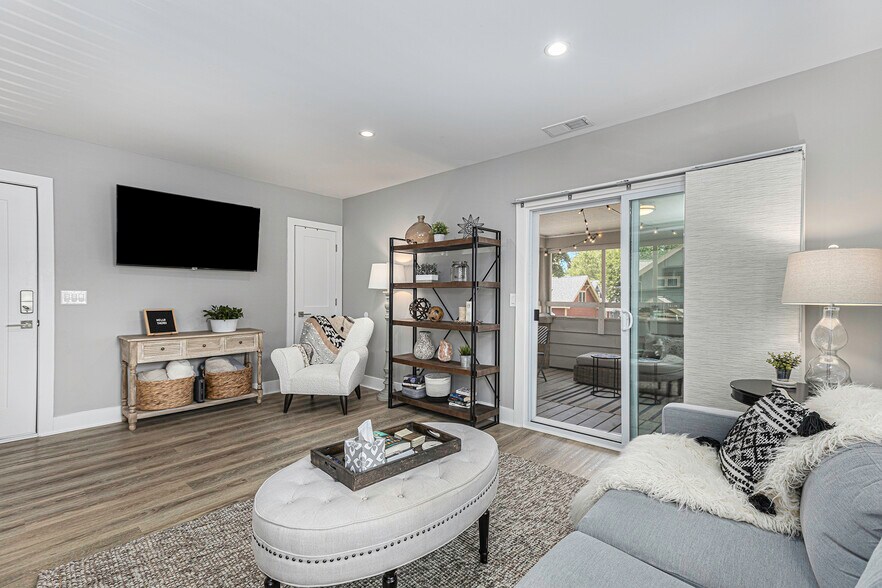 Building Photo - 211 S Pleasant St