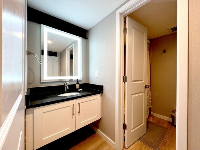 Building Photo - 980 Fenton St