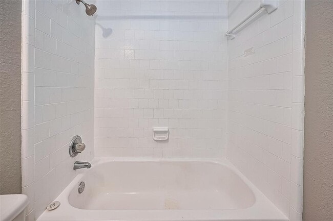 Building Photo - 2339 Loyanne Dr