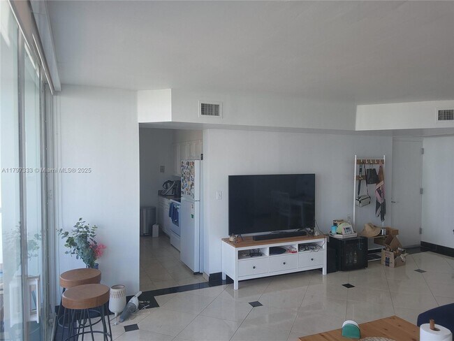 Building Photo - 5900 Collins Ave