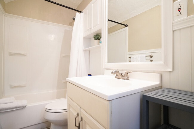 Building Photo - 1252 Sage Ave