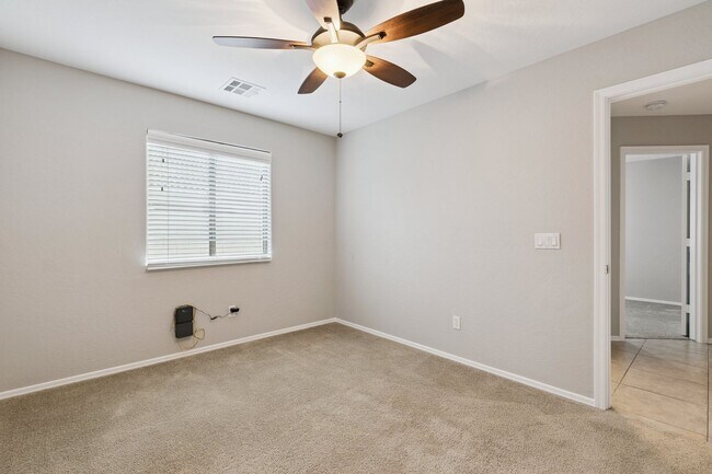 Building Photo - 3 Bed, 2 Bath Home in Power Ranch Subdivis...