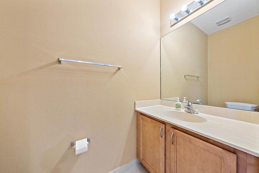 Building Photo - 770 Millbrae Ct