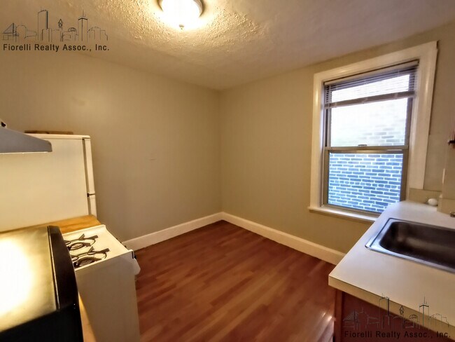 Building Photo - 18 Parmenter St