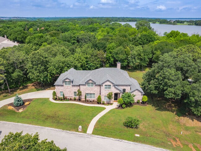 Building Photo - 200 Cove Dr