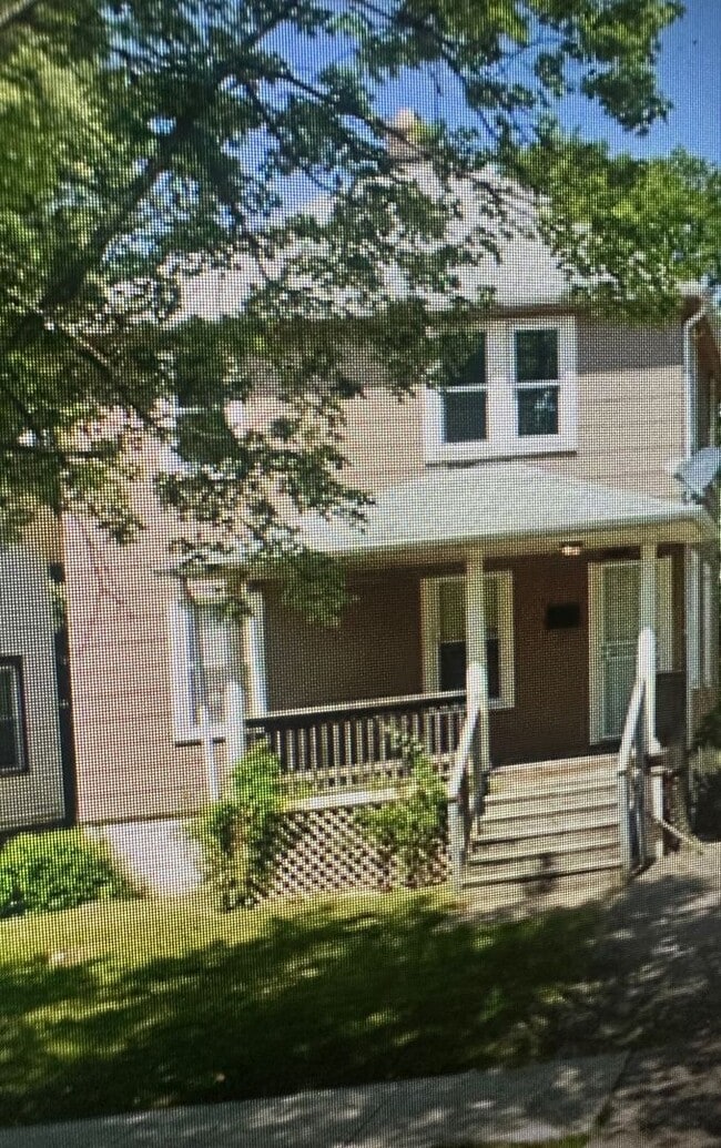 Building Photo - Nice Three Bedroom home