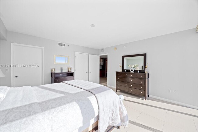 Building Photo - 1830 S Ocean Dr